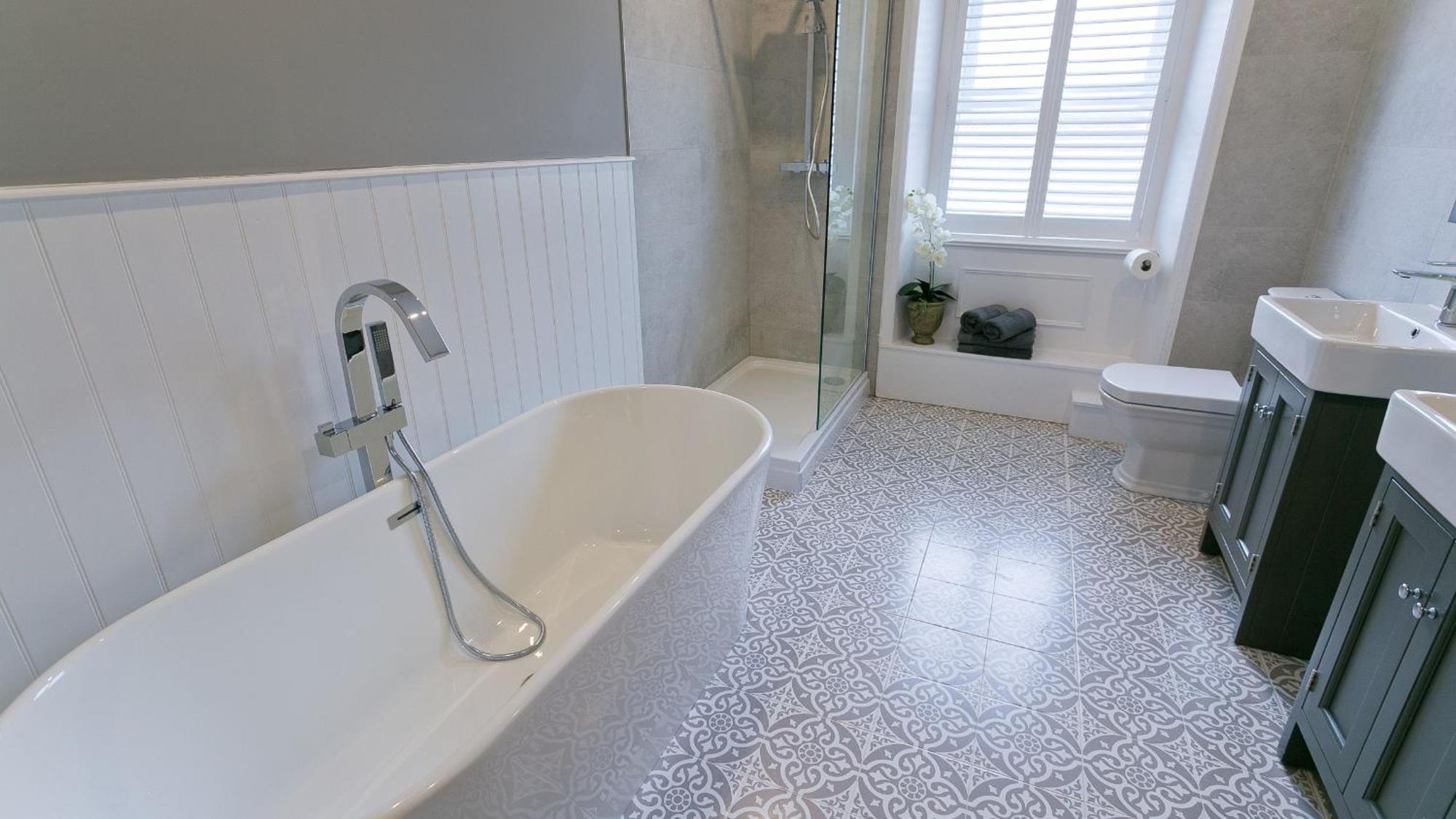Beau Townhouse Villa โบมาริส ภายนอก รูปภาพ