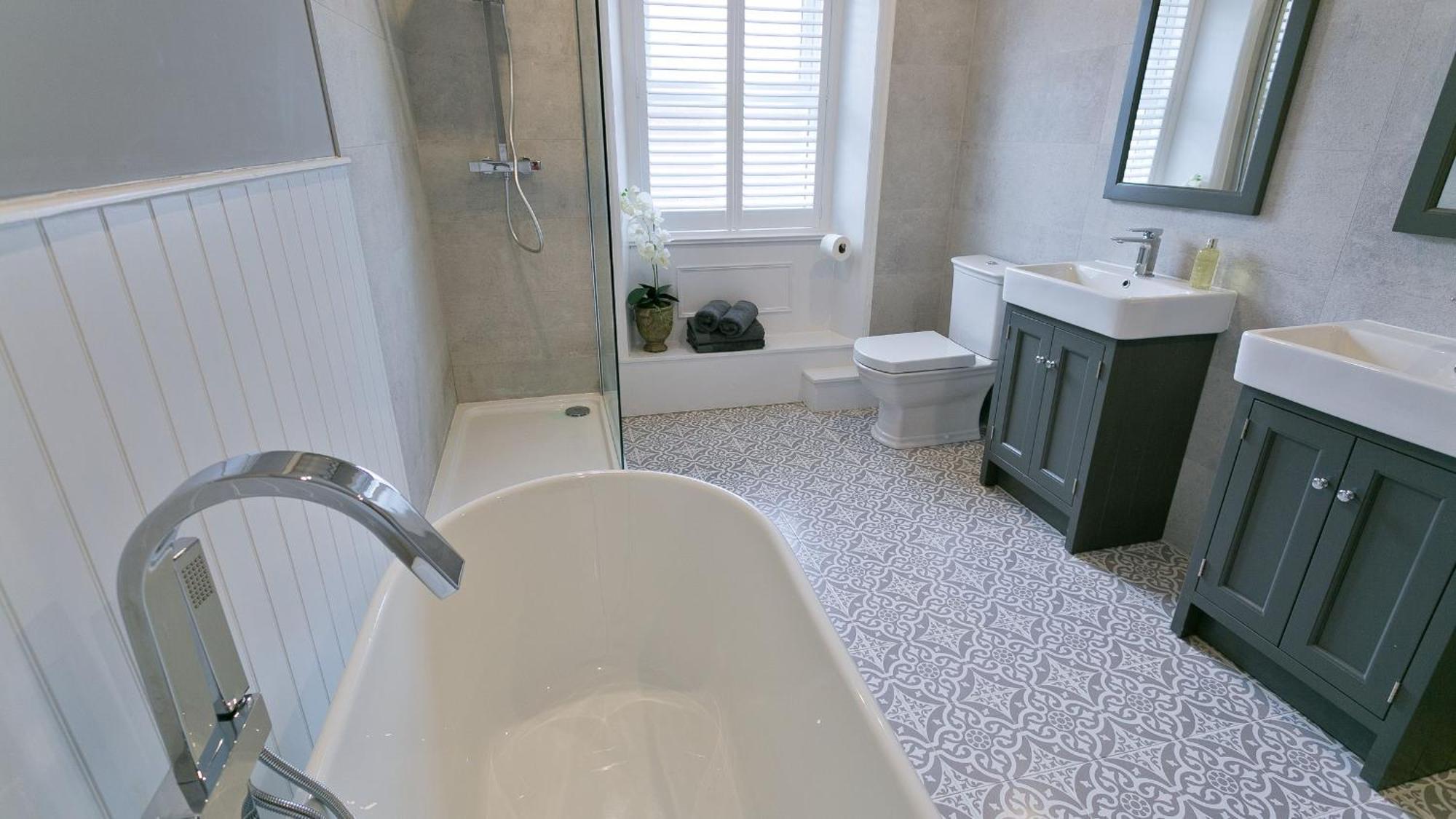 Beau Townhouse Villa โบมาริส ภายนอก รูปภาพ