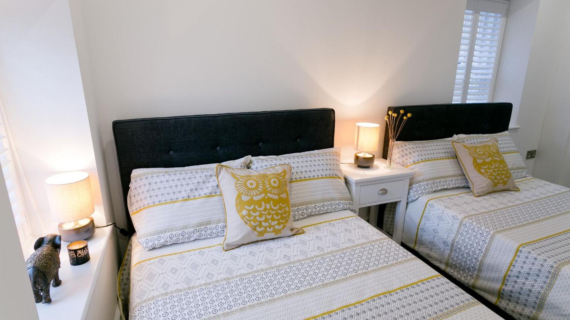 Beau Townhouse Villa โบมาริส ภายนอก รูปภาพ