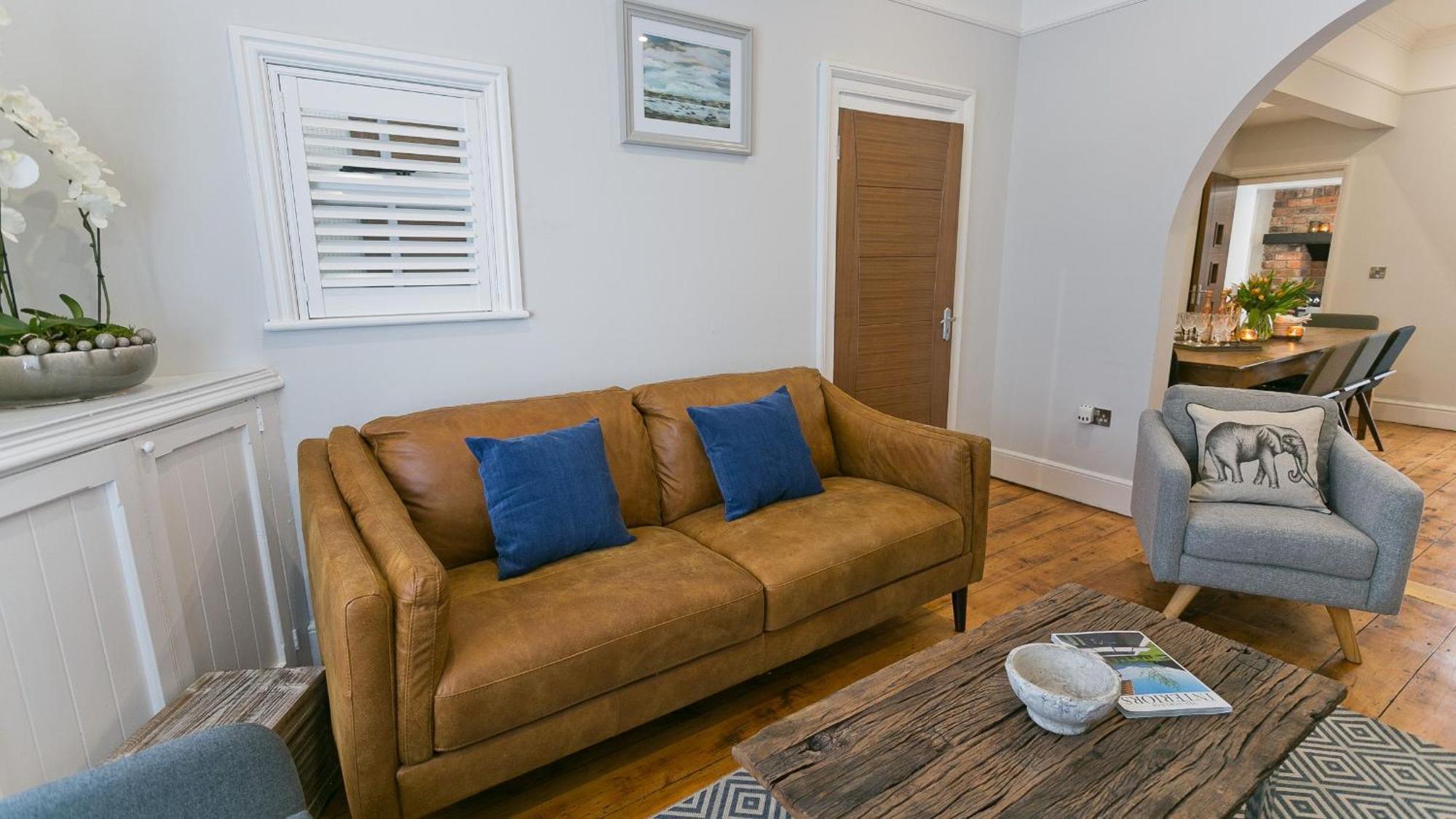 Beau Townhouse Villa โบมาริส ภายนอก รูปภาพ